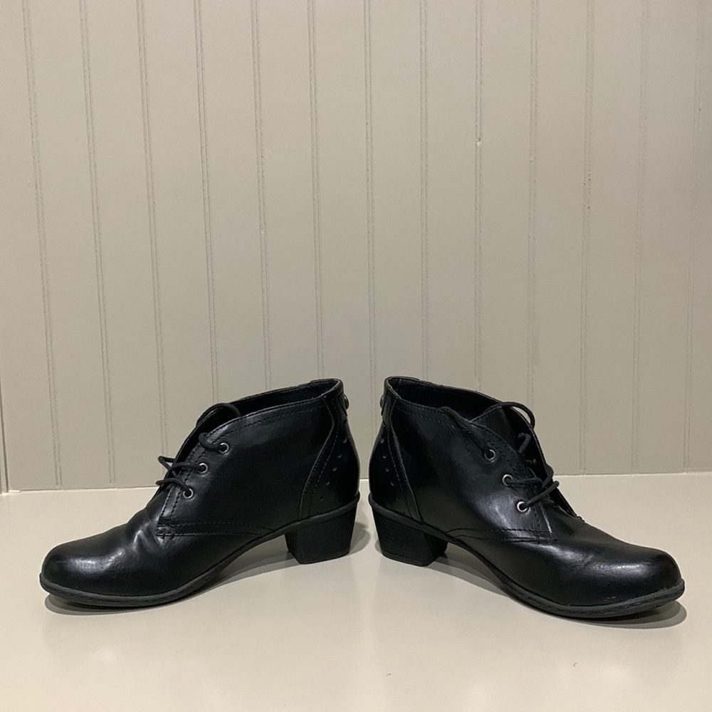 Women’s Flex Step Boots Size 6M